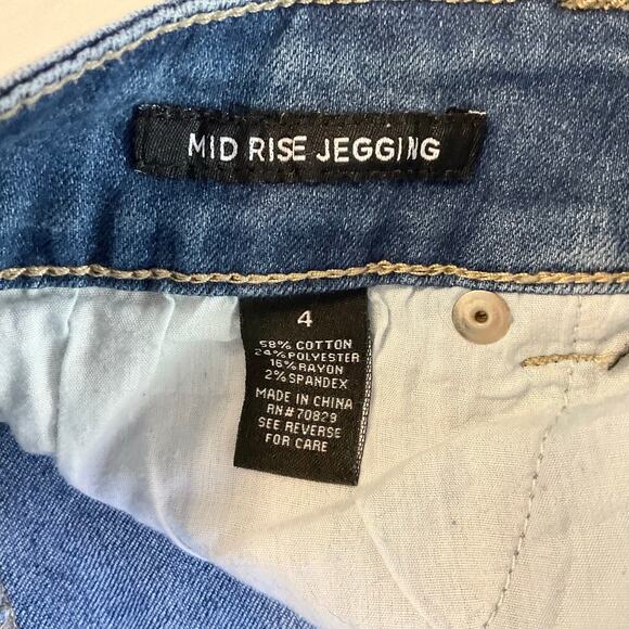 Rue 21 Women Jean Jeggings size 4 Blue Mid Rise Stretch Frayed - Picture 9 of 11